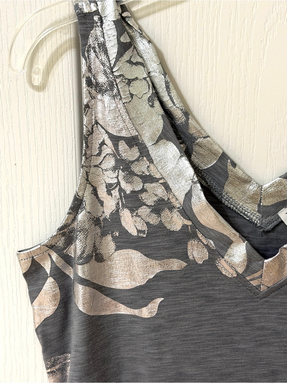 WHBM White House Black Market XS Silver Foil Double V-Neck Tank Top NWT - Picture 4 of 11